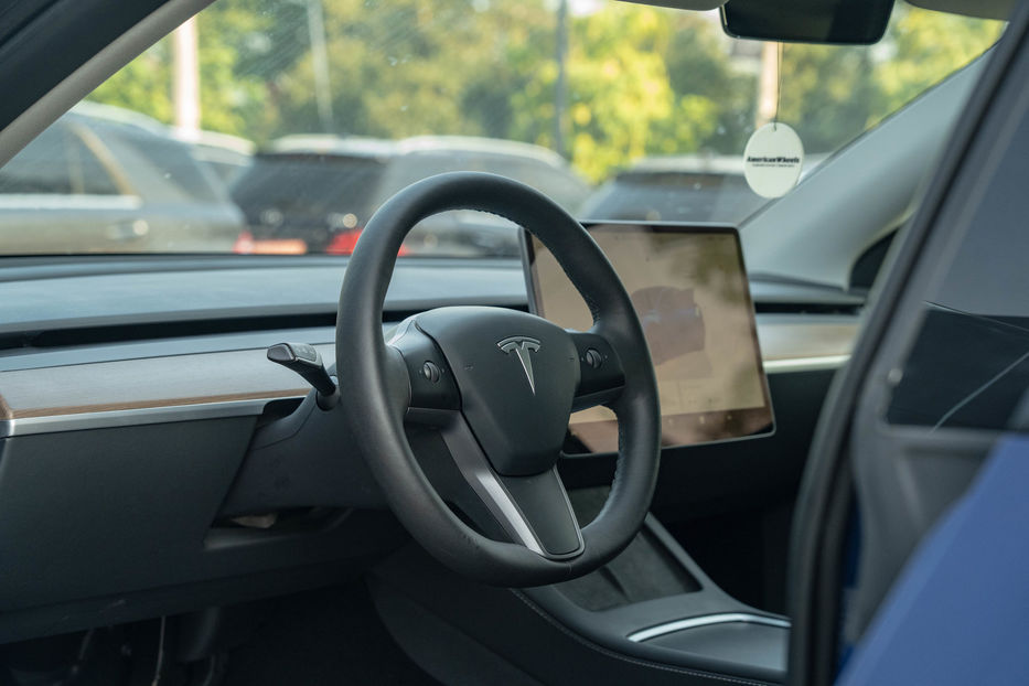 Продам Tesla Model Y Long Range Dual Motor 2023 года в Черновцах