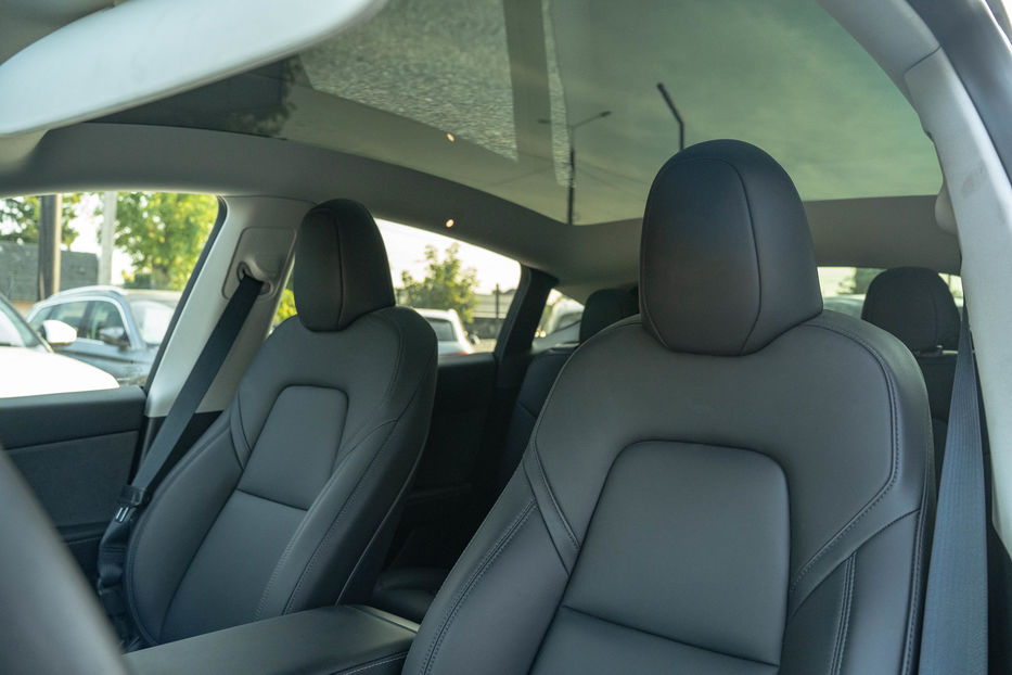 Продам Tesla Model Y Long Range Dual Motor 2023 года в Черновцах
