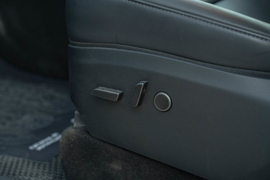 Продам Tesla Model Y Long Range Dual Motor 2023 года в Черновцах