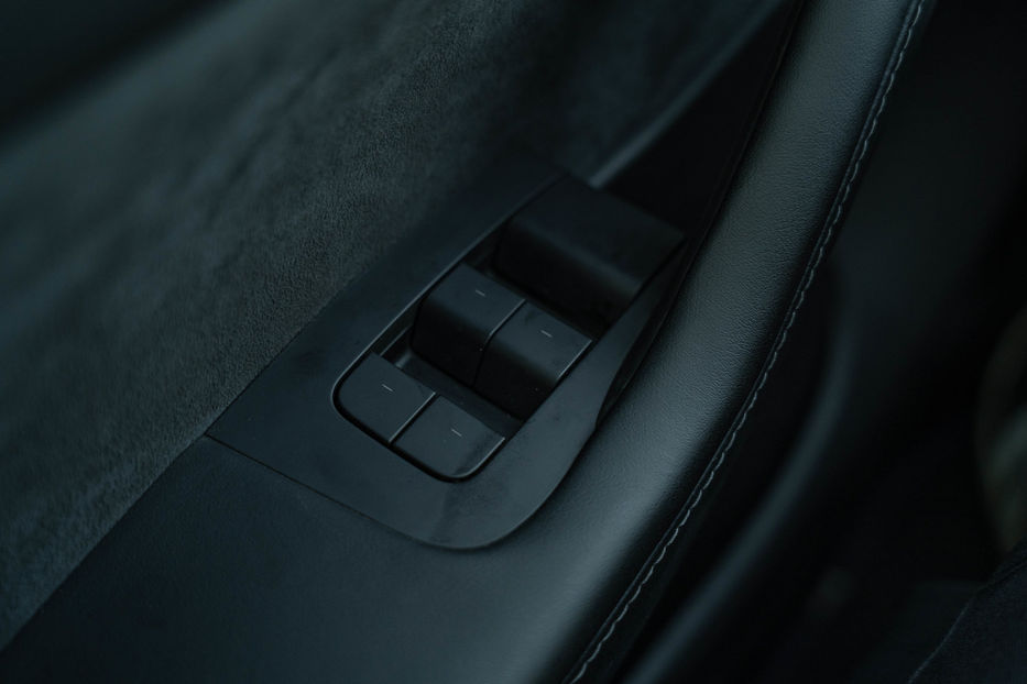Продам Tesla Model Y Long Range Dual Motor 2023 года в Черновцах