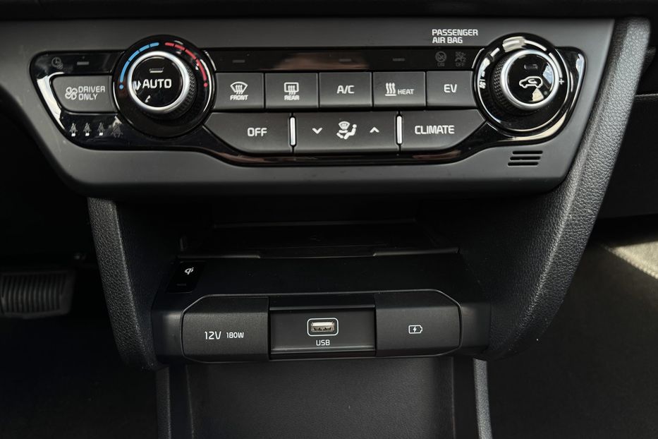 Продам Kia Niro 64 кВт Макс. комплектація 2020 года в Львове