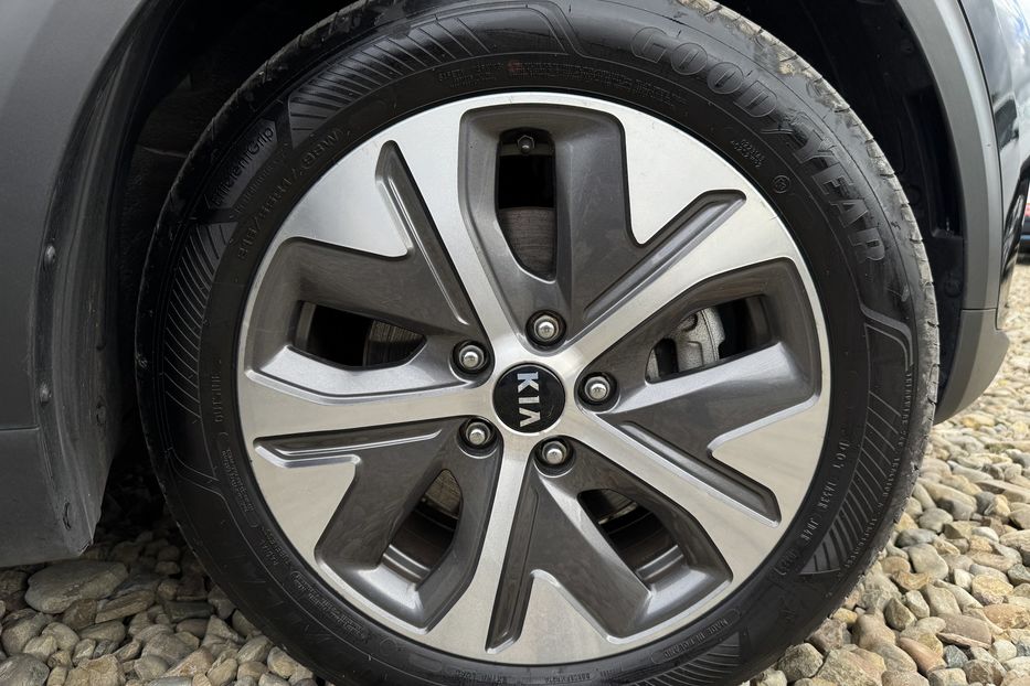 Продам Kia Niro 64 кВт Макс. комплектація 2020 года в Львове
