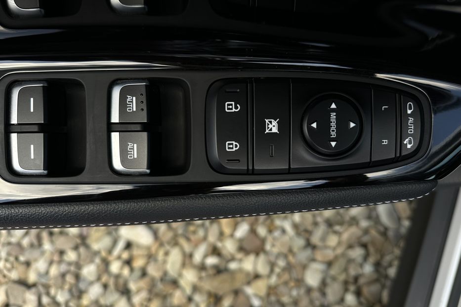 Продам Kia Niro 64 кВт Макс. комплектація 2020 года в Львове