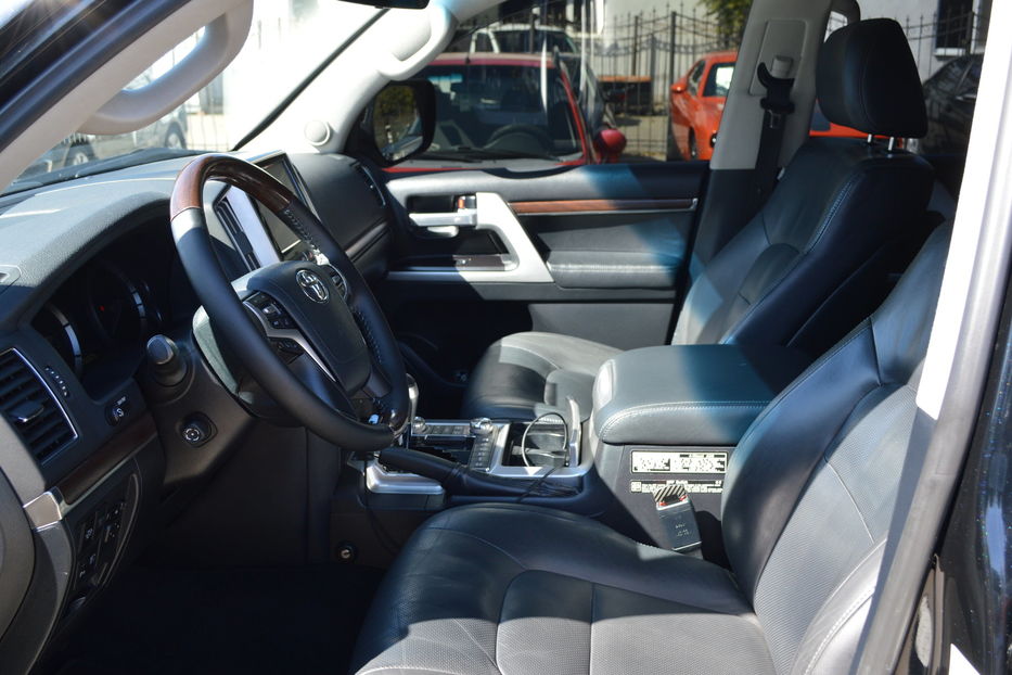 Продам Toyota Land Cruiser 300 2017 года в Одессе