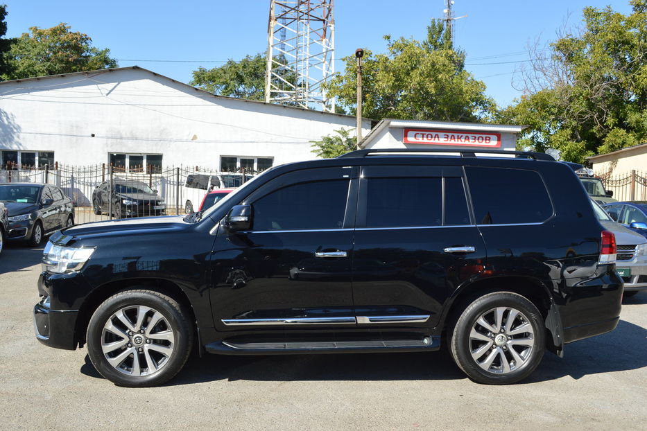 Продам Toyota Land Cruiser 300 2017 года в Одессе