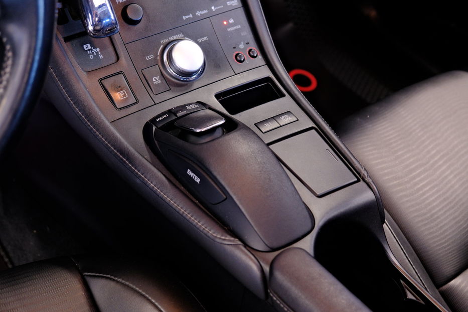 Продам Lexus CT 200h 2013 года в Одессе