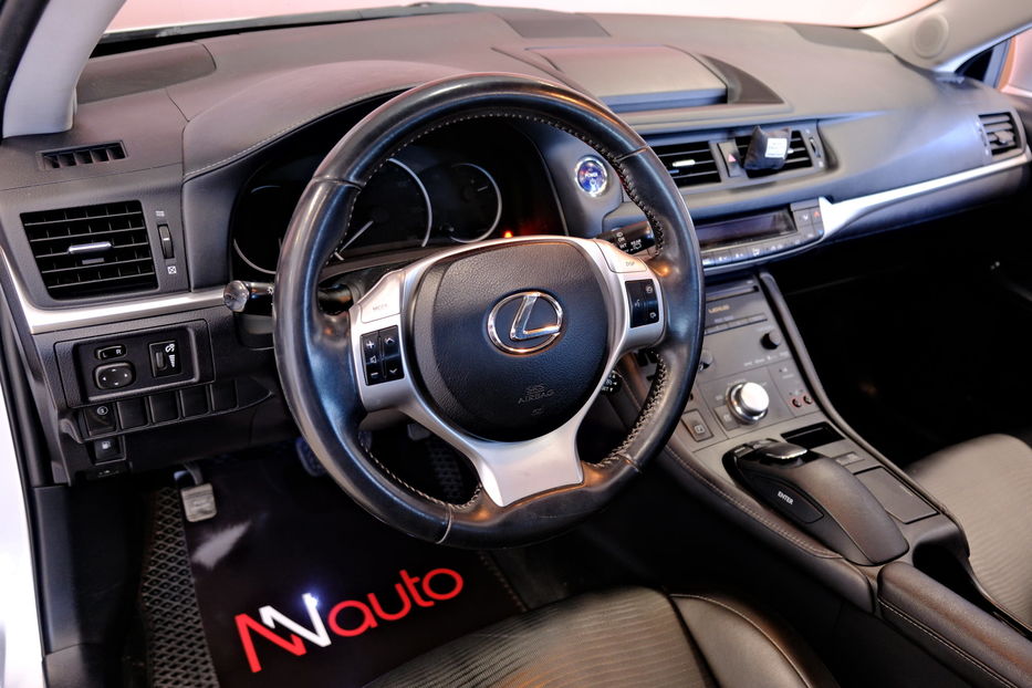 Продам Lexus CT 200h 2013 года в Одессе
