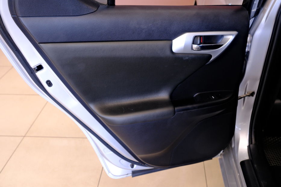 Продам Lexus CT 200h 2013 года в Одессе