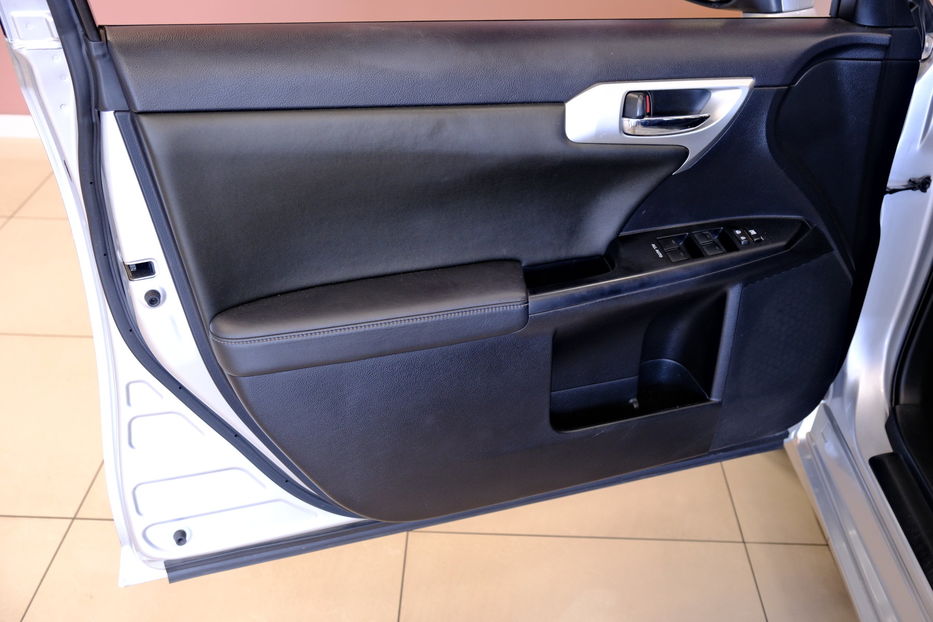 Продам Lexus CT 200h 2013 года в Одессе