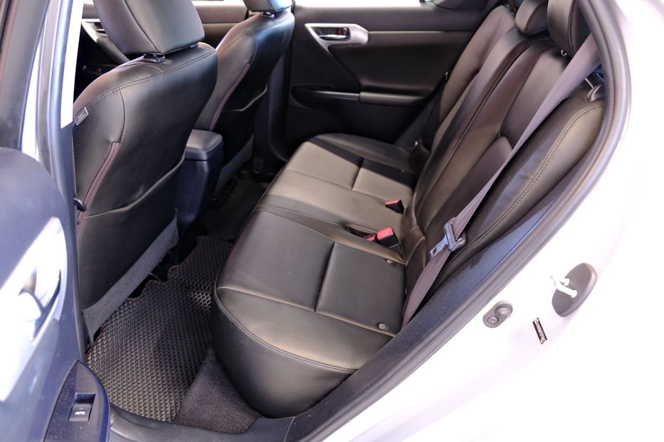 Продам Lexus CT 200h 2013 года в Одессе