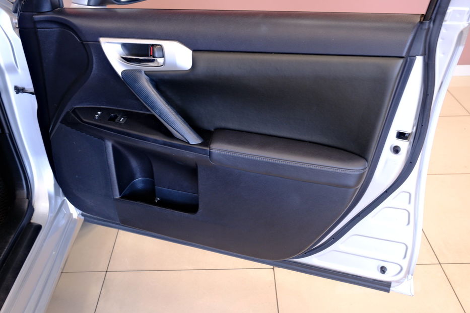 Продам Lexus CT 200h 2013 года в Одессе
