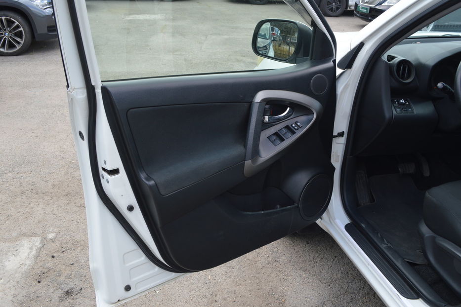 Продам Toyota Rav 4 2010 года в Одессе