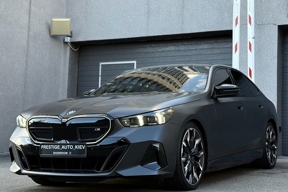 Продам BMW M5 I5 M60 2023 года в Киеве