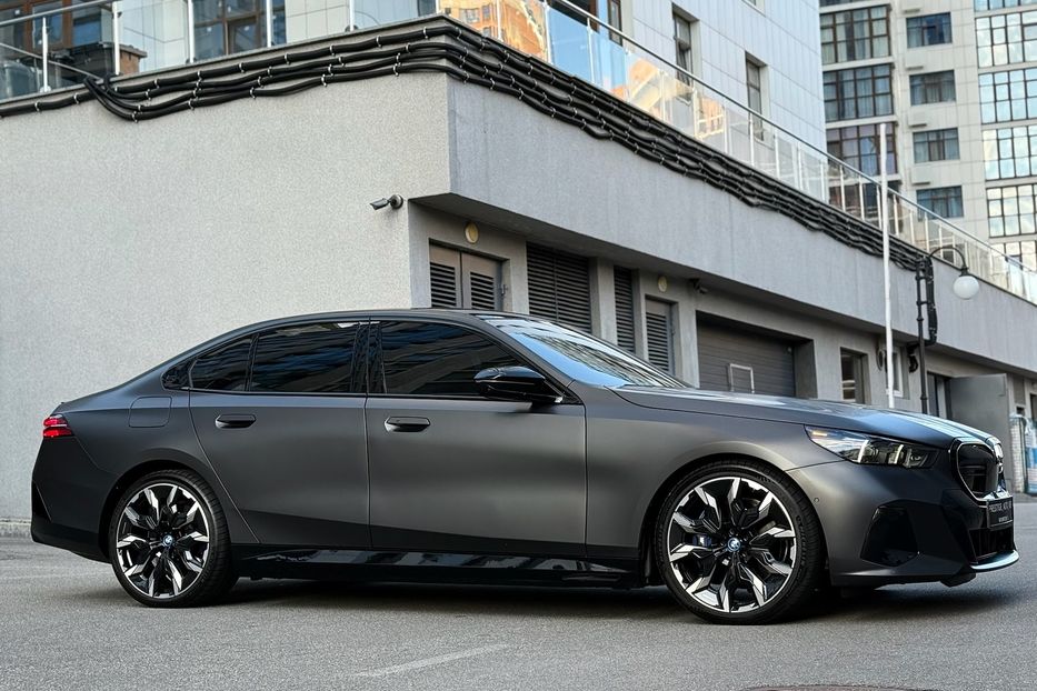 Продам BMW M5 I5 M60 2023 года в Киеве
