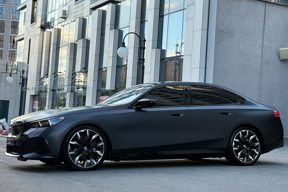 Продам BMW M5 I5 M60 2023 года в Киеве