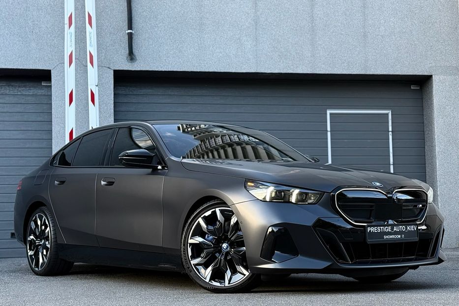 Продам BMW M5 I5 M60 2023 года в Киеве