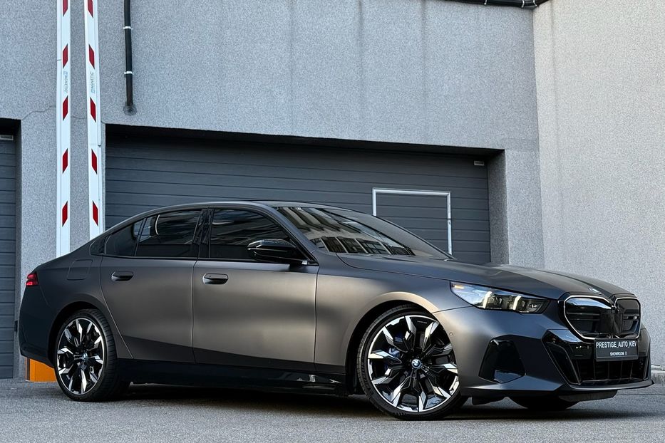 Продам BMW M5 I5 M60 2023 года в Киеве