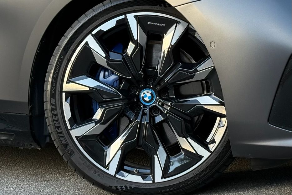 Продам BMW M5 I5 M60 2023 года в Киеве