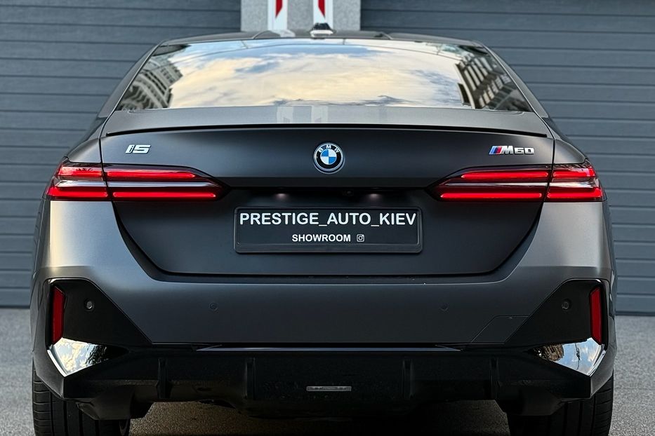 Продам BMW M5 I5 M60 2023 года в Киеве
