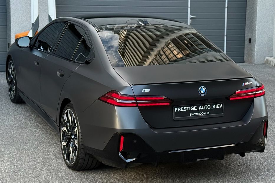 Продам BMW M5 I5 M60 2023 года в Киеве