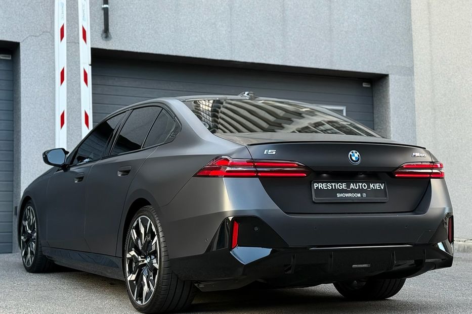 Продам BMW M5 I5 M60 2023 года в Киеве