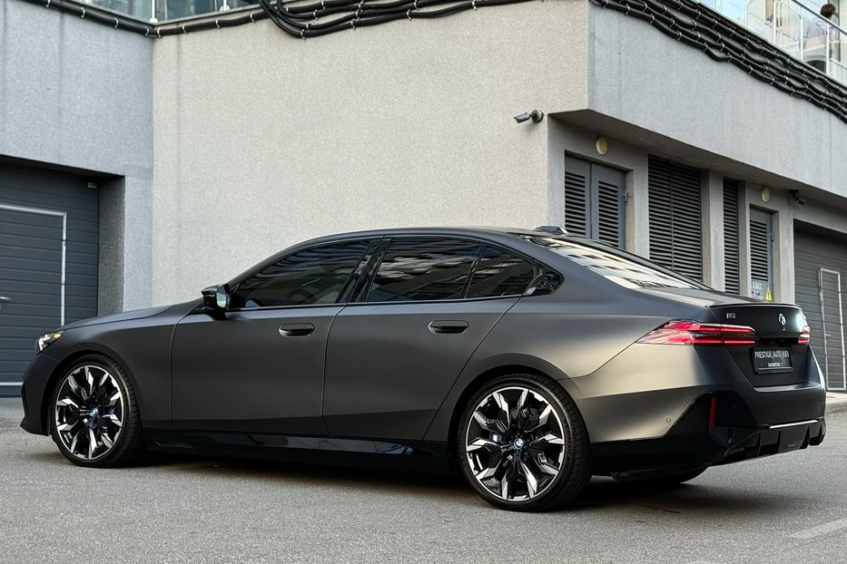 Продам BMW M5 I5 M60 2023 года в Киеве