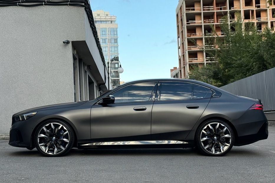 Продам BMW M5 I5 M60 2023 года в Киеве