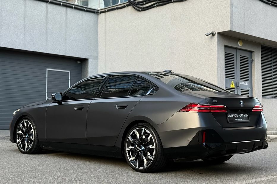 Продам BMW M5 I5 M60 2023 года в Киеве