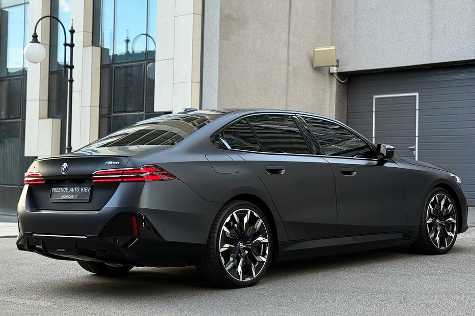 Продам BMW M5 I5 M60 2023 года в Киеве