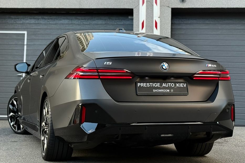 Продам BMW M5 I5 M60 2023 года в Киеве
