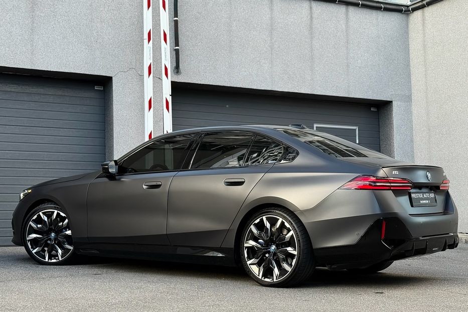 Продам BMW M5 I5 M60 2023 года в Киеве