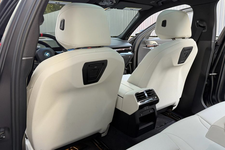 Продам BMW M5 I5 M60 2023 года в Киеве