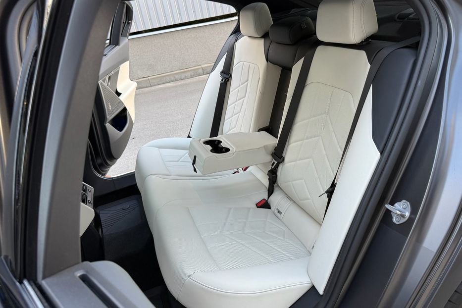 Продам BMW M5 I5 M60 2023 года в Киеве