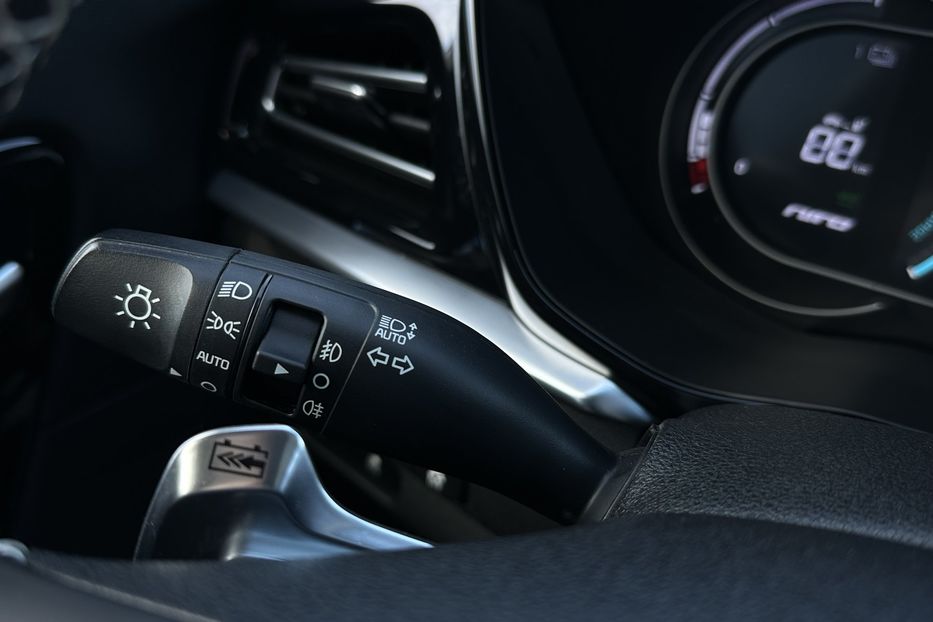 Продам Kia Niro 64 кВт Макс. комплектація Люк  2022 года в Львове