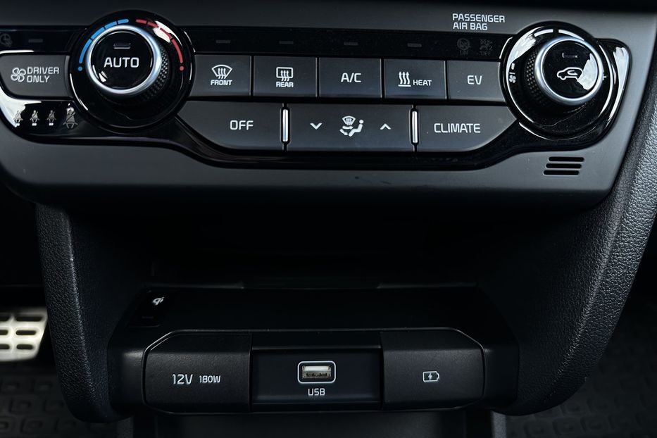 Продам Kia Niro 64 кВт Макс. комплектація Люк  2022 года в Львове