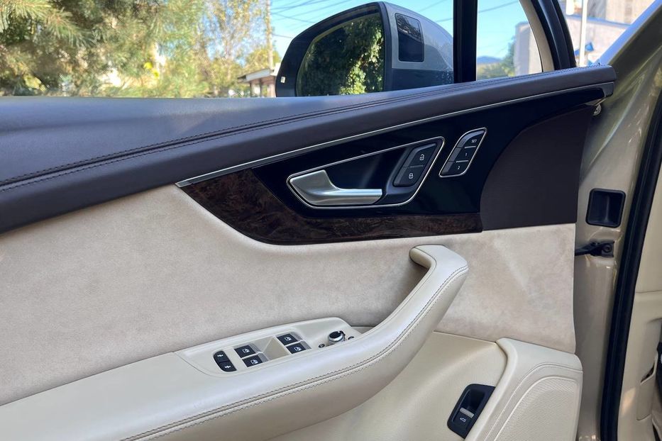 Продам Audi Q7 2017 года в Черновцах