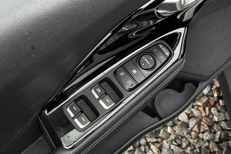 Продам Kia Niro Prestige 64 кВт авто у Львові 2020 года в Львове