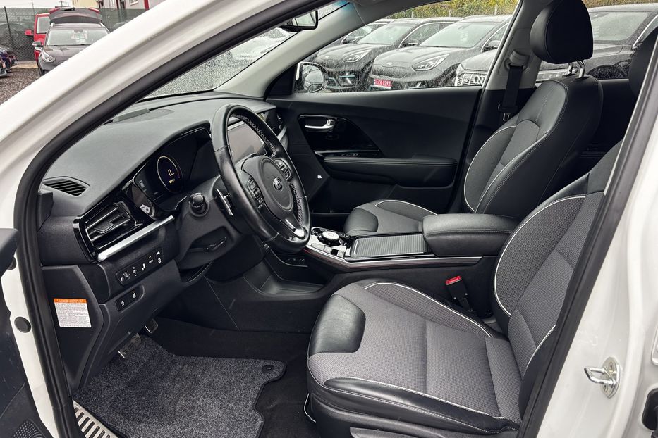 Продам Kia Niro Prestige 64 кВт авто у Львові 2020 года в Львове