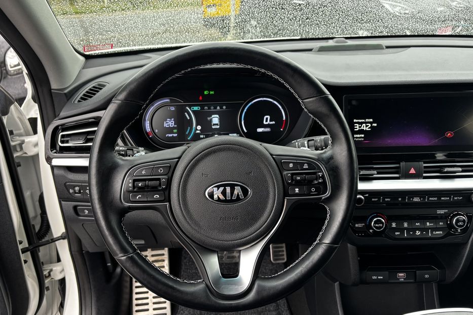 Продам Kia Niro Prestige 64 кВт авто у Львові 2020 года в Львове