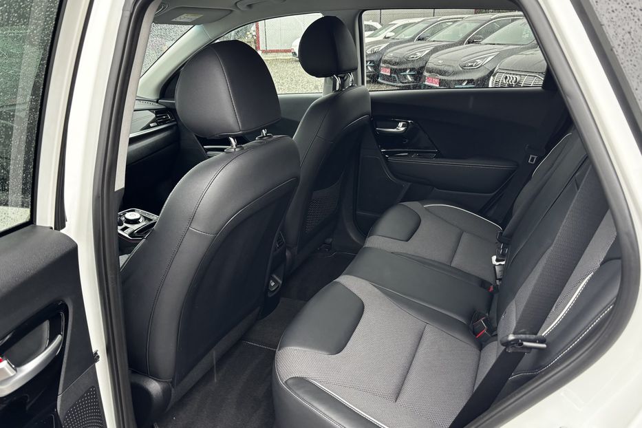 Продам Kia Niro Prestige 64 кВт авто у Львові 2020 года в Львове