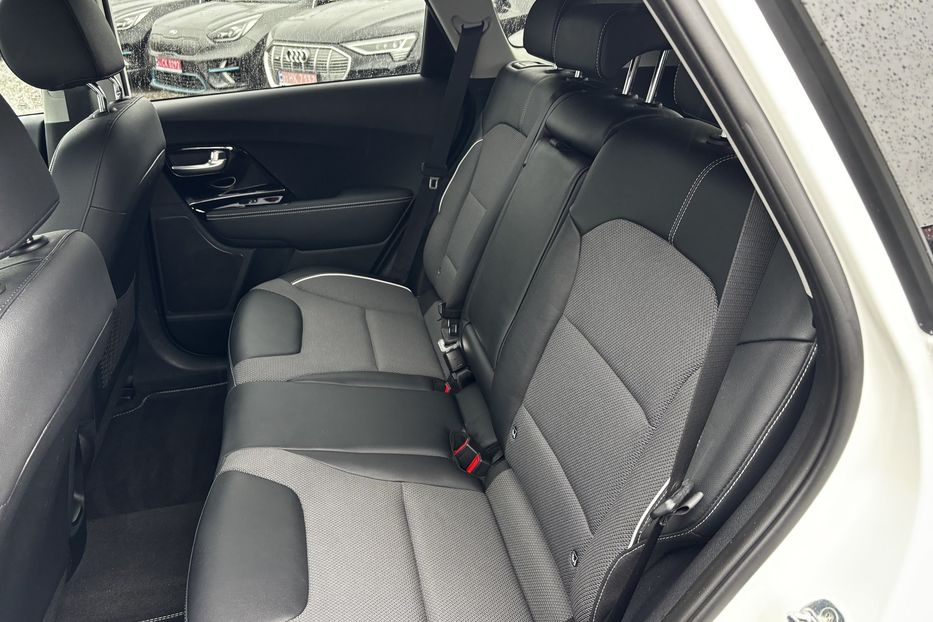 Продам Kia Niro Prestige 64 кВт авто у Львові 2020 года в Львове