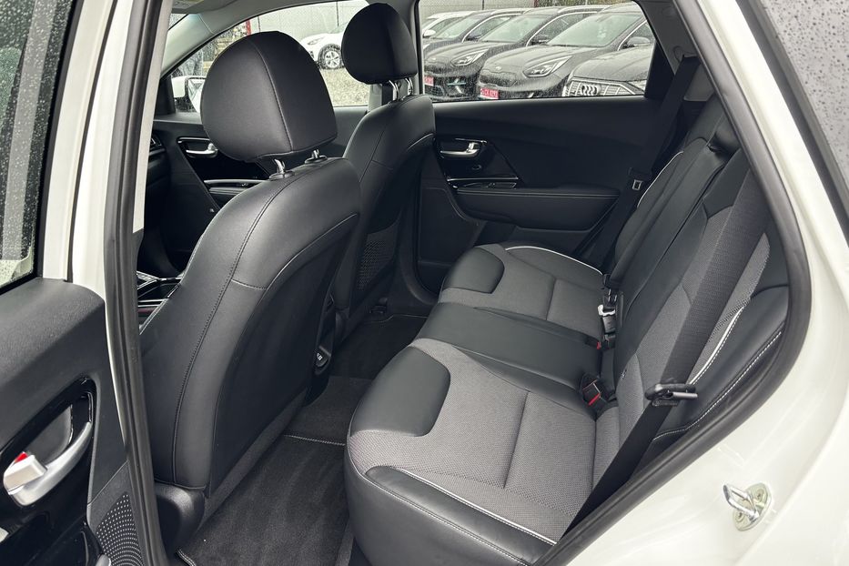Продам Kia Niro Prestige 64 кВт авто у Львові 2020 года в Львове