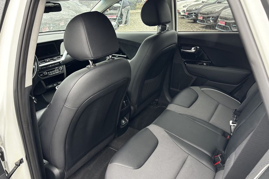 Продам Kia Niro Prestige 64 кВт авто у Львові 2020 года в Львове