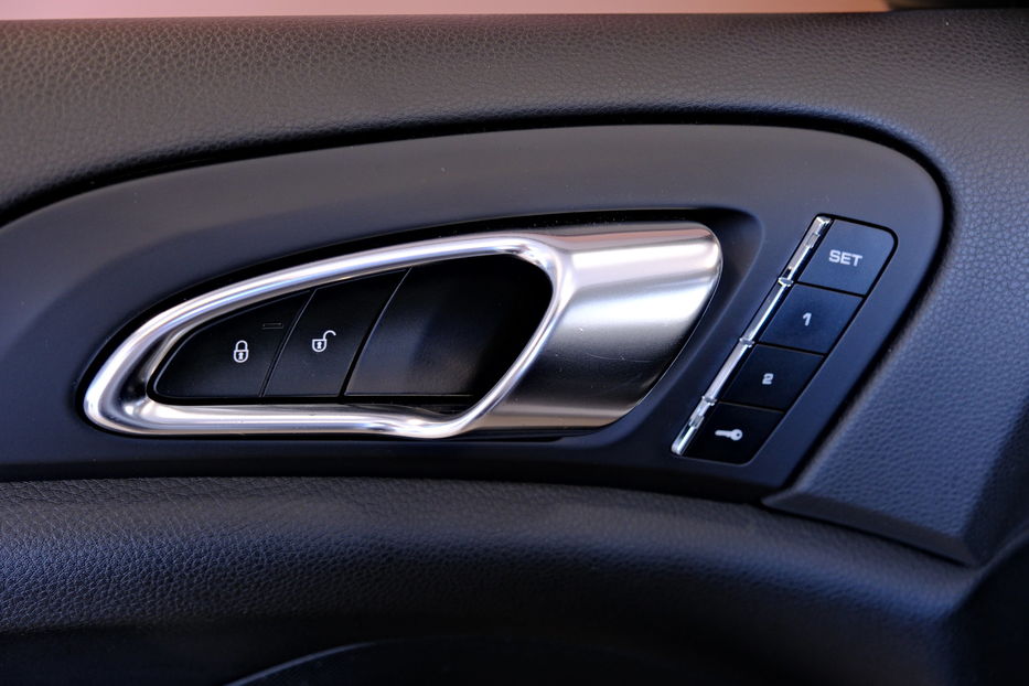 Продам Porsche Cayenne 2015 года в Одессе
