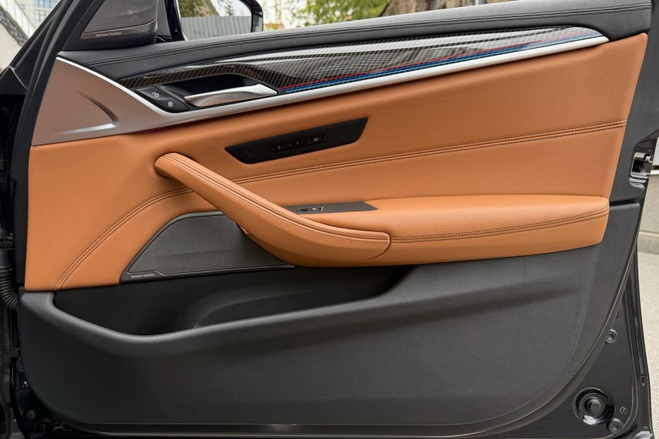 Продам BMW 550 xDrive 2018 года в Киеве