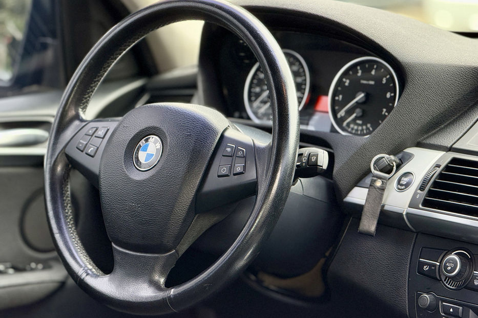 Продам BMW X5 2012 года в Киеве