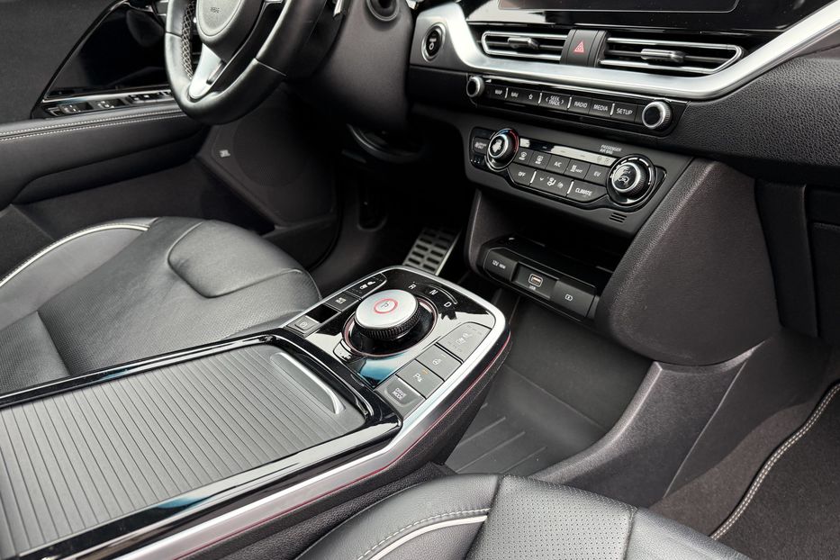 Продам Kia Niro MАХ комплектаціяавто в Рівному 2021 года в Ровно