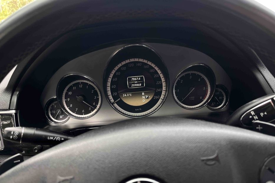 Продам Mercedes-Benz E-Class 2012 года в Черновцах