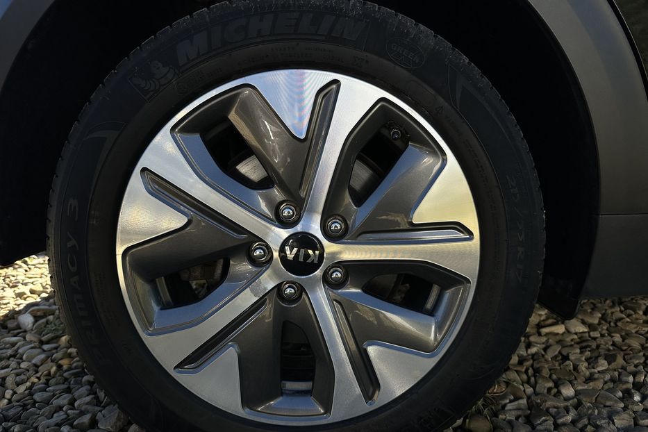 Продам Kia Niro 64 кВт Макс. комплектація 2020 года в Львове
