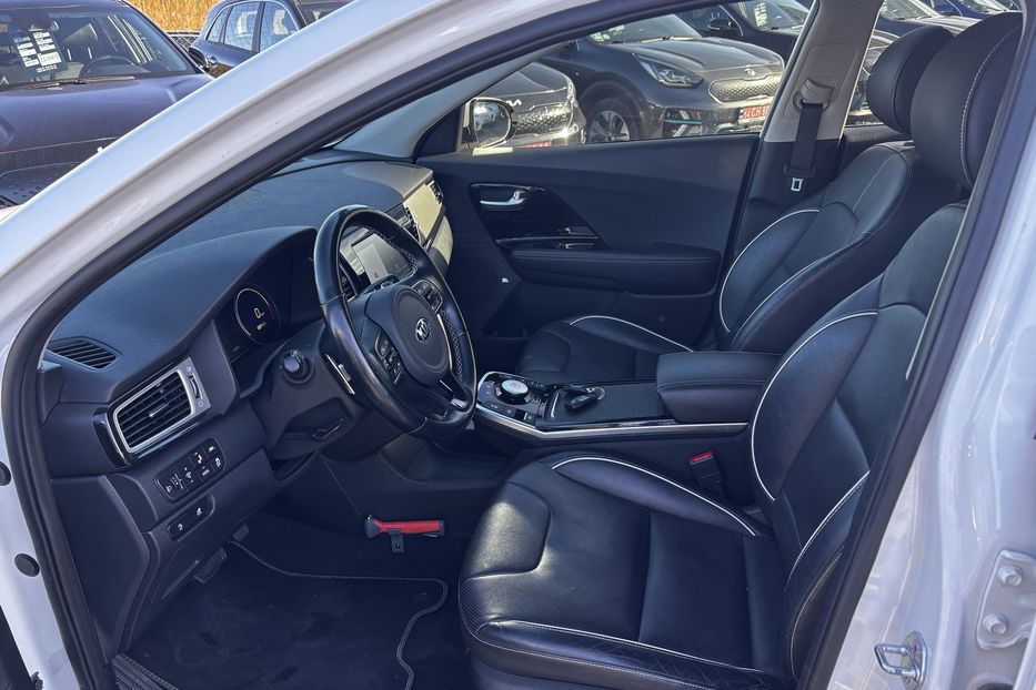 Продам Kia Niro 64 квт у Львові 2020 года в Львове